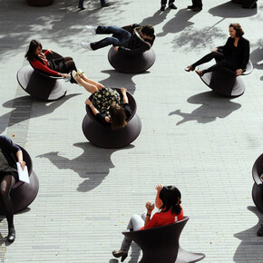 Thomas Heatherwick, Spun Chair, 2007, Heatherwick Studio, Photo: Susan Smart, People sitting in Spun Chairs