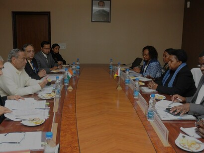 Ministra dos Recursos Minerais da República de Moçambique reunida com o Ministro da União das Minas, Shri Dinsha J. Patel, em Nova Deli, na India