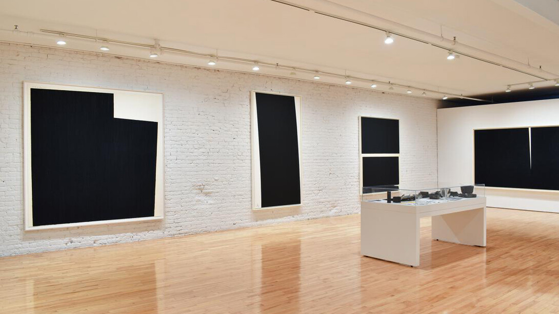 Richard Serra, Five decades of printmaking, exhibition view. Courtesy of Gemini G.E.L. at Joni Moisant Weyl