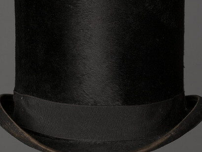 Bibis, cloches et escarpins. Courtesy of Musée de la civilisation