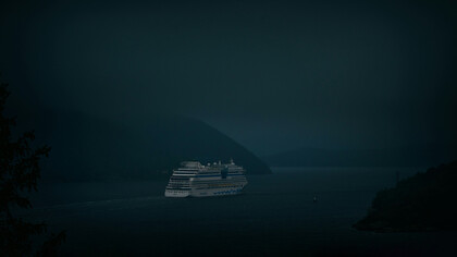 Mientras hacía el check-in una mujer de aspecto lamentable se lanzó sobre mi pecho. Empezó a proferir unos alaridos incomprensibles para mis oídos extranjeros, hasta que gritó por fin: “Go! Go home, now!”