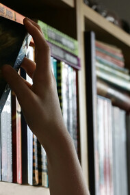 Descubra por que a literatura vai além de um simples componente curricular e se torna fundamental na formação pessoal e cultural. Explore como ela reflete nossas emoções, história e imaginação, oferecendo um refúgio e uma compreensão mais profunda da vida