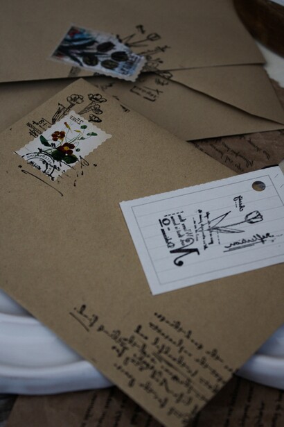 Me deje llevar y fantaseé infinitas posibilidades sobre lo que podría contener la extraña misiva. Inicié así un viaje imaginario en el que yo era la protagonista, la heroína, la mujer amada