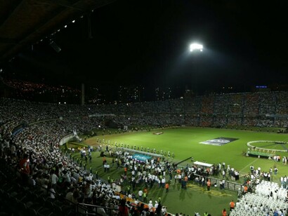 Torcedores do Nacional de Medellín prestam homenagem às vítimas