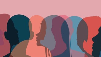 Sagome di uomini e donne. Transizione di genere e diritto: La storia di un poliziotto gallese e le sue sfide legali