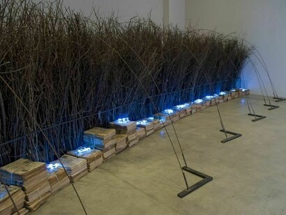 Mario Merz (1925 – 2003) - _La spirale appare_, 1990 - fascine, ferro, giornali, neon - 400 x 2400 x 600 cm - Collezione del Centro per l’Arte Contemporanea Luigi Pecci, Prato - Photo Giorgio Benni.  
