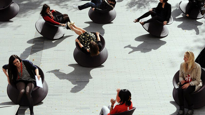 Thomas Heatherwick, Spun Chair, 2007, Heatherwick Studio, Photo: Susan Smart, People sitting in Spun Chairs
