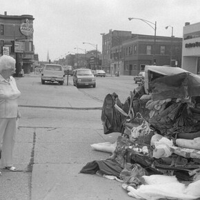 Mark Steinmetz, Chicago, drive your car clean, 1989. Courtesy of Stephen Daiter Gallery