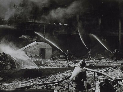 Stabilimento FIAT Lingotto, via Nizza, Torino. Effetti prodotti dai bombardamenti dell'incursione aerea del 29 marzo 1944. © Archivio Storico della Città di Torino
