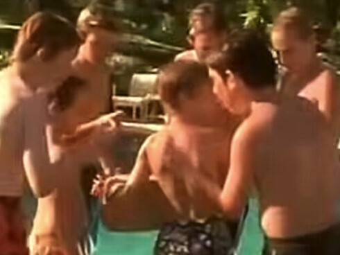 Steven Spielberg, 2001, "A.I.: Artificial Intelligence". 2000 años más tarde, una raza de seres cibernéticos superavanzados descubre a David y, utilizando una de sus mechas de pelo, pueden crear una versión efímera de su madre