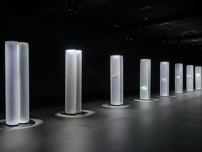 Helen Pashgian. Untitled. Formed acrylic. © Helen Pashgian. Photography by Josh Morton.