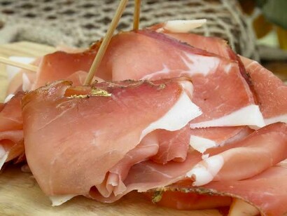 Prosciutto crudo di Sauris, affumicato con legno di faggio