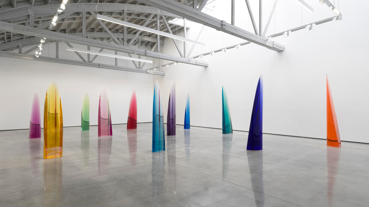 Fred Eversley, Cylindrical lenses, exhibition view. Courtesy of David Kordansky Gallery