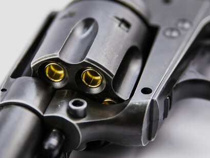 Acercamiento al tambor de un Colt 45