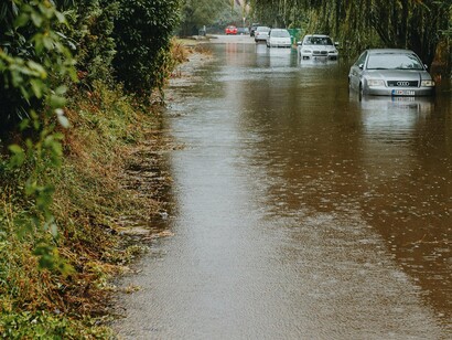 Os olhares continuaram perdidos, por mais que os corações continuem a ter fé. E, por falar em fé, houve quem dissesse que estas tempestades foram castigos divinos por conta da desobediência da mente, da dureza do coração e pelos estragos que o homem faz na natureza