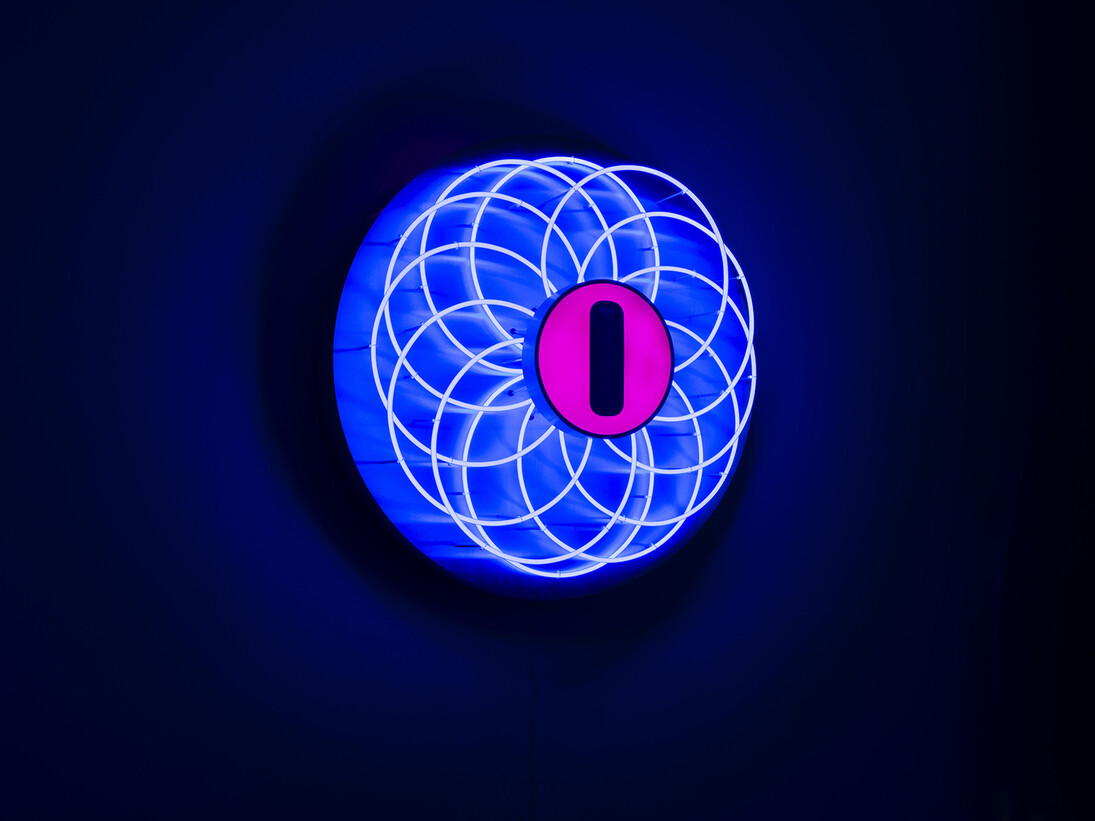Santiago Montoya, Zephyrus (I), 2012, Stainless steel, neon tubes and acrylic, 110 x 110 x 60 cm © Halcyon Gallery

