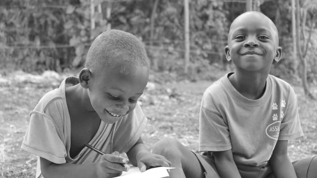 Haití es un país de profundas raíces históricas y culturales, marcado por una herencia de violencia colonial y una realidad contemporánea de extrema pobreza y crisis humanitaria. La autoría de todas las fotografías del artículo corresponde a Emilia Baeza Vega