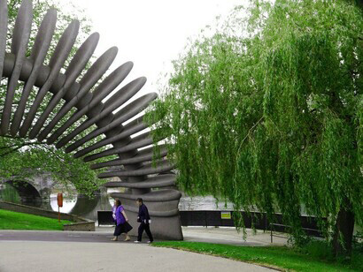 En pleno siglo XXI sigue rigiendo el modelo científico materialista del siglo XVII, dejándonos anclados en un modelo del pasado, en el que —como Santo Tomás de Aquino—necesitamos ver para creer. Pearce & Lal, "El salto cuántico", Shrewsbury, Shropshire, Inglaterra