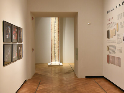 Leandro Katz, A noite e as palavras, vista da exposição. Cortesia do Museo Nacional de Bellas Artes