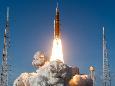 Il comandante Reid Wiseman, il pilota Victor Glover e la specialista di missione Christina Koch della NASA, insieme allo specialista di missione Jeremy Hansen della CSA (Agenzia spaziale canadese), compiranno un'orbita intorno alla Luna per poi tornare sulla Terra nel corso della loro missione della durata di circa 10 giorni. Crediti fotografici: (NASA/John Kraus