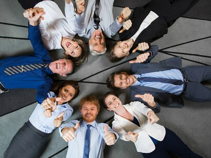 Estas redes permiten fortalecer el capital social mediante relaciones basadas en la confianza, promoviendo una esfera pública democrática en la que todos los actores pueden participar y contribuir al bienestar colectivo