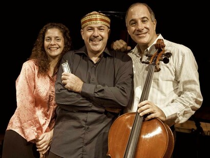 Os três músicos que formam Harmonitango