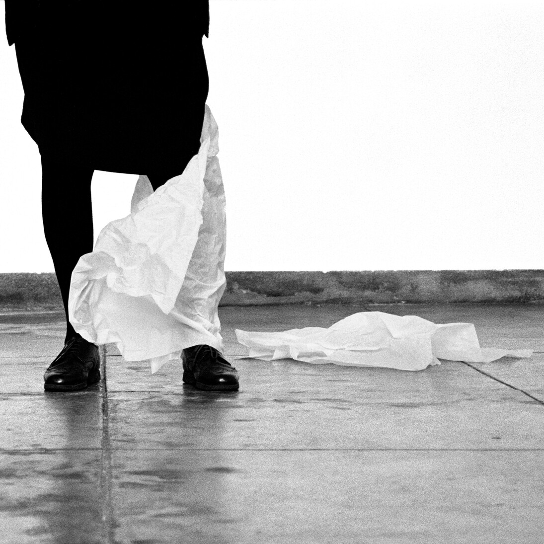 Helena Almeida, N.º Ref: 6534, Desenho, 2012, Fotografia a preto e branco, 109 x 150 cm, Edição única