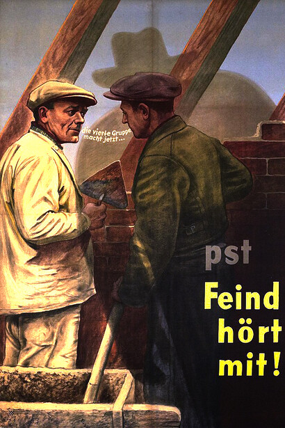 Póster multicolor de la serie de la campaña antiespionaje alemana "¡Psst, el enemigo está escuchando!". Diseño de Erich Ludwig Stahl, 1944
