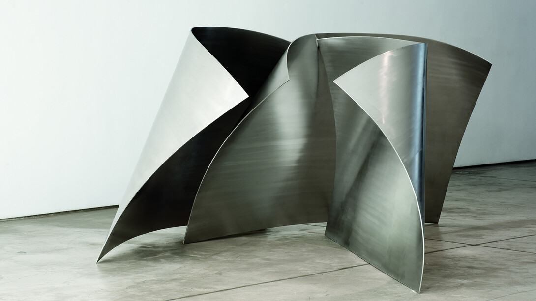 Iole de Freitas Untitled 2017 stainless steel 1,24 x 2,80 x 2,20 m