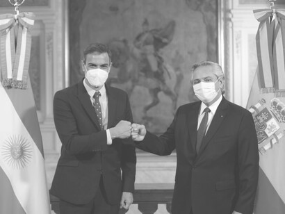 El presidente de España, Pedro Sánchez, y su homólogo argentino Alberto Fernández