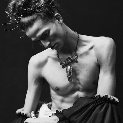 Christian Colorado raconte une histoire profonde en utilisant la mode comme moyen d’expression