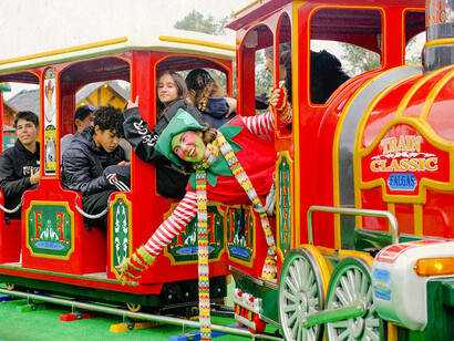 Comboio de Natal na "Vila Natal" em Óbidos, Leiria, Portugal