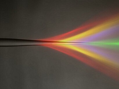 Il filo molecolare si accende e trasforma la luce in corrente