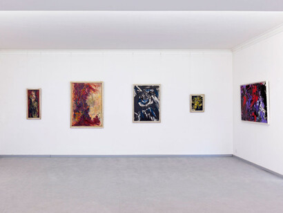 Verschiedene Künstler, Weltkunst für frieden und freiheit, ausstellungsansicht. Mit freundlicher genehmigung von Galerie Henze & Ketterer