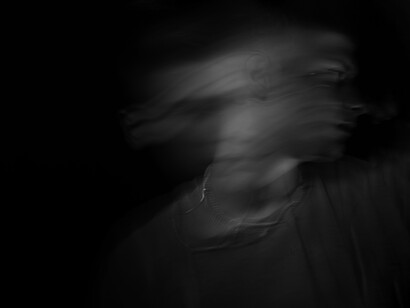 La rabia es una emoción natural que surge como respuesta ante situaciones percibidas como injustas o amenazantes, manifestándose muchas veces con conductas hostiles que nublan el juicio