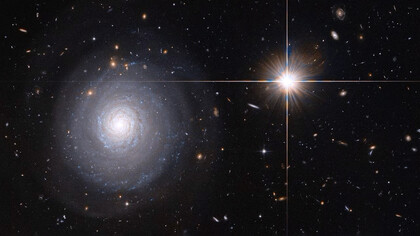 Galaxia MCG+07-33-027 fotografiada por el Hubble