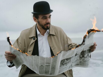 É assumido como pressuposto que as atividades de leitura no âmbito da escola devem contemplar a diversidade dos gêneros. No entanto, não há como negar que determinados gêneros acabam tendo prevalência sobre outros em situações de ensino e aprendizagem