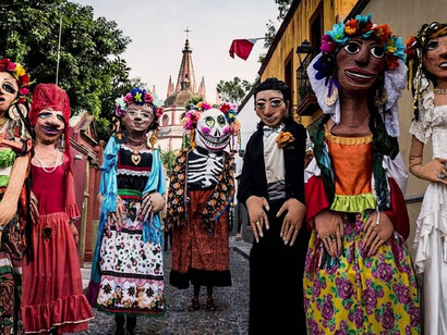 Mojigangas en San Miguel de Allende, México