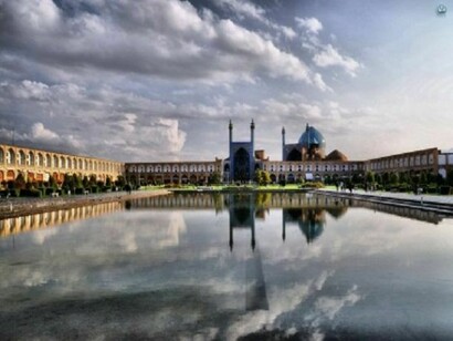 Moschea araba sull'acqua