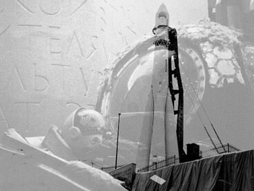 Foto da una serie di scatti realizzati con tecniche di esposizione multipla. Una fusione di due elementi culturali di Kaluga: la storia della città e il tema dello spazio. L'autrice ha voluto mostrare come Kaluga respiri letteralmente spazio e ispiri a conquistare nuove vette. Foto di Natalia Kotoreva
