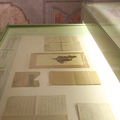 Room with a comfortable place. Courtesy of Puccini Museum