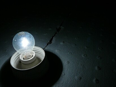 Una bombilla encendida