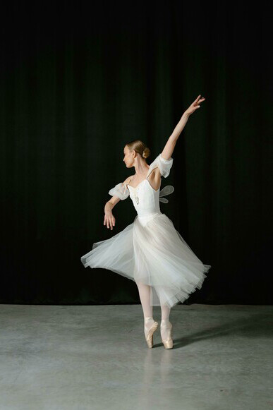 Woman in a white dress dancing ballet