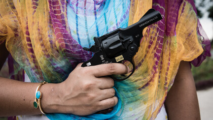 Kanpur. Il revolver leggero fabbricato specialmente per le donne da The Field Gym Factory, foto Ivan Sarfatti