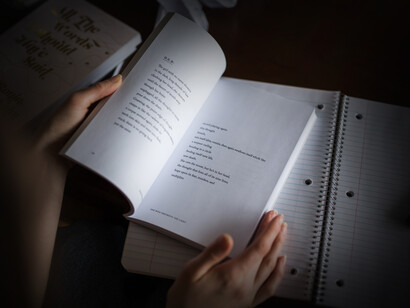 He conocido varios escritores en mis correrías, que tienen sus rituales y se aíslan completamente para poder escribir