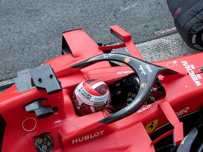 Nel 2019, Leclerc si è affermato come uno dei migliori "qualificatori" della griglia, conquistando 7 pole position, più di qualsiasi altro pilota in quella stagione. Questo risultato ha consolidato la sua reputazione come pilota veloce e preciso, soprattutto in un'annata in cui la Ferrari aveva una vettura molto competitiva nelle qualifiche