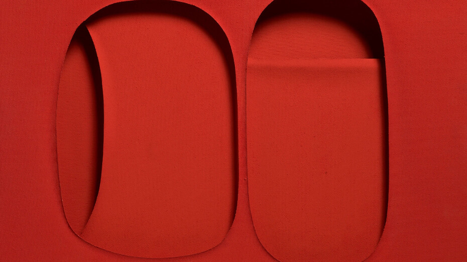 Paolo Scheggi, Intersuperficie curva rossa, 1967