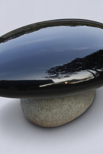 Afterimage of beginning 015-450, 2015
Traditional Korean lacquer on red oak
20 x 34.75 x 25.25 inches
51 x 88 x 64 cm. Courtesy of  Friedman Benda Gallery