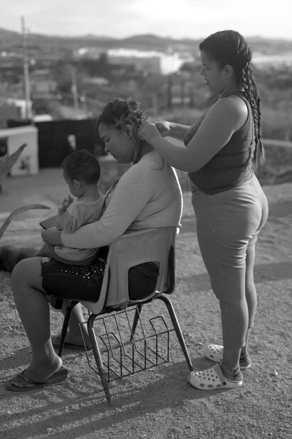 Lisa Elmaleh, Braids, House of Mercy, Nogales, Sonora, Mexico (Trenzas, Casa de la Misericordia, Nogales, Sonora, México), 2023. Courtesy of Etherton Gallery