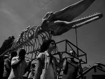 Armando
Lulaj,
It
Wears
as
it
Grows,
2011,
Film,
RED
transfered
to
full
HD,
duration
18min,
b/w,
color,
sound
5.1.
Courtesy
of
DebatikCenter
Film,
Artra
Gallery,
cinqueesei